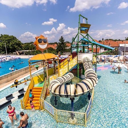 Garni Hotel Hollywoodland Wellness & Aquapark Belgrad Exterior foto