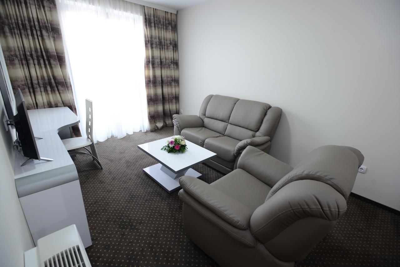 Garni Hotel Hollywoodland Wellness & Aquapark Belgrad Exterior foto