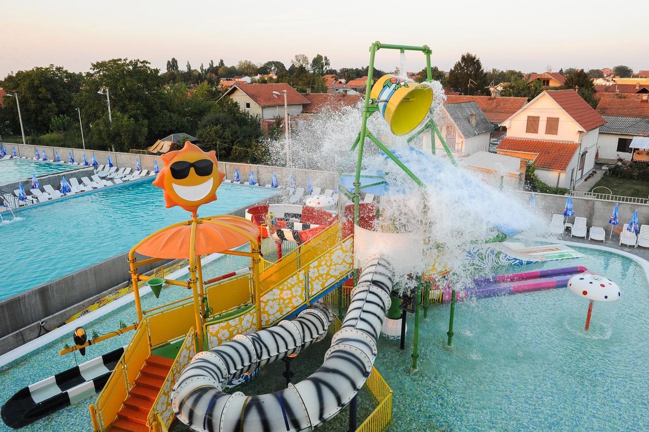 Garni Hotel Hollywoodland Wellness & Aquapark Belgrad Exterior foto