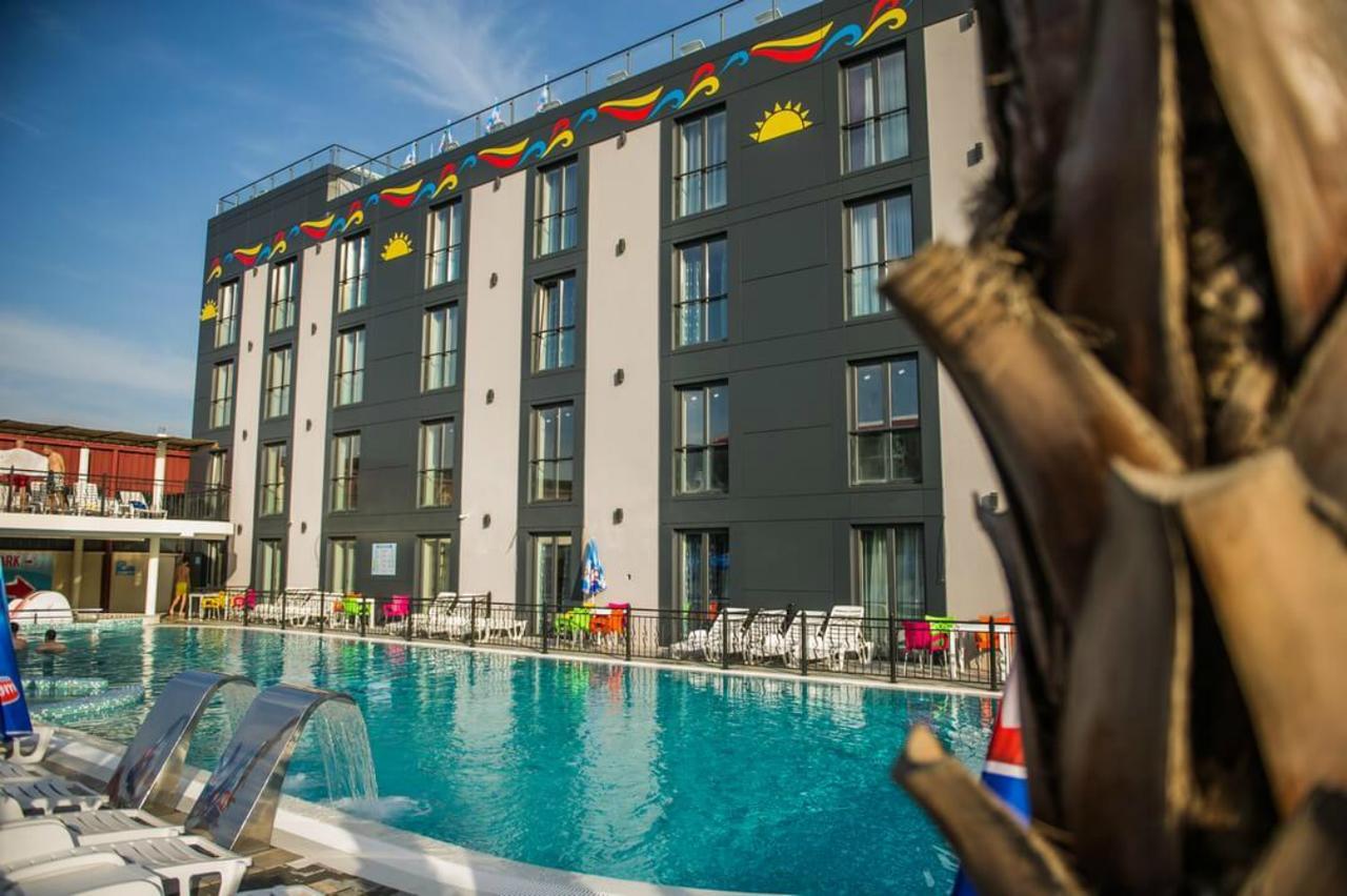 Garni Hotel Hollywoodland Wellness & Aquapark Belgrad Exterior foto