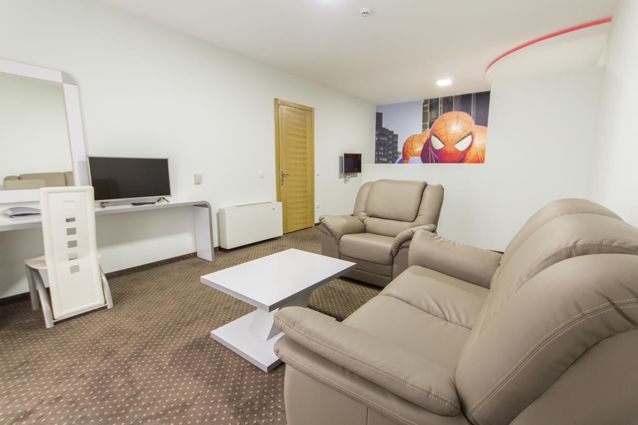 Garni Hotel Hollywoodland Wellness & Aquapark Belgrad Exterior foto